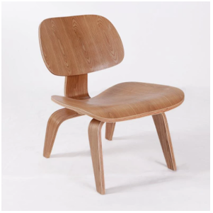 Réplica de la silla Eames LCW
